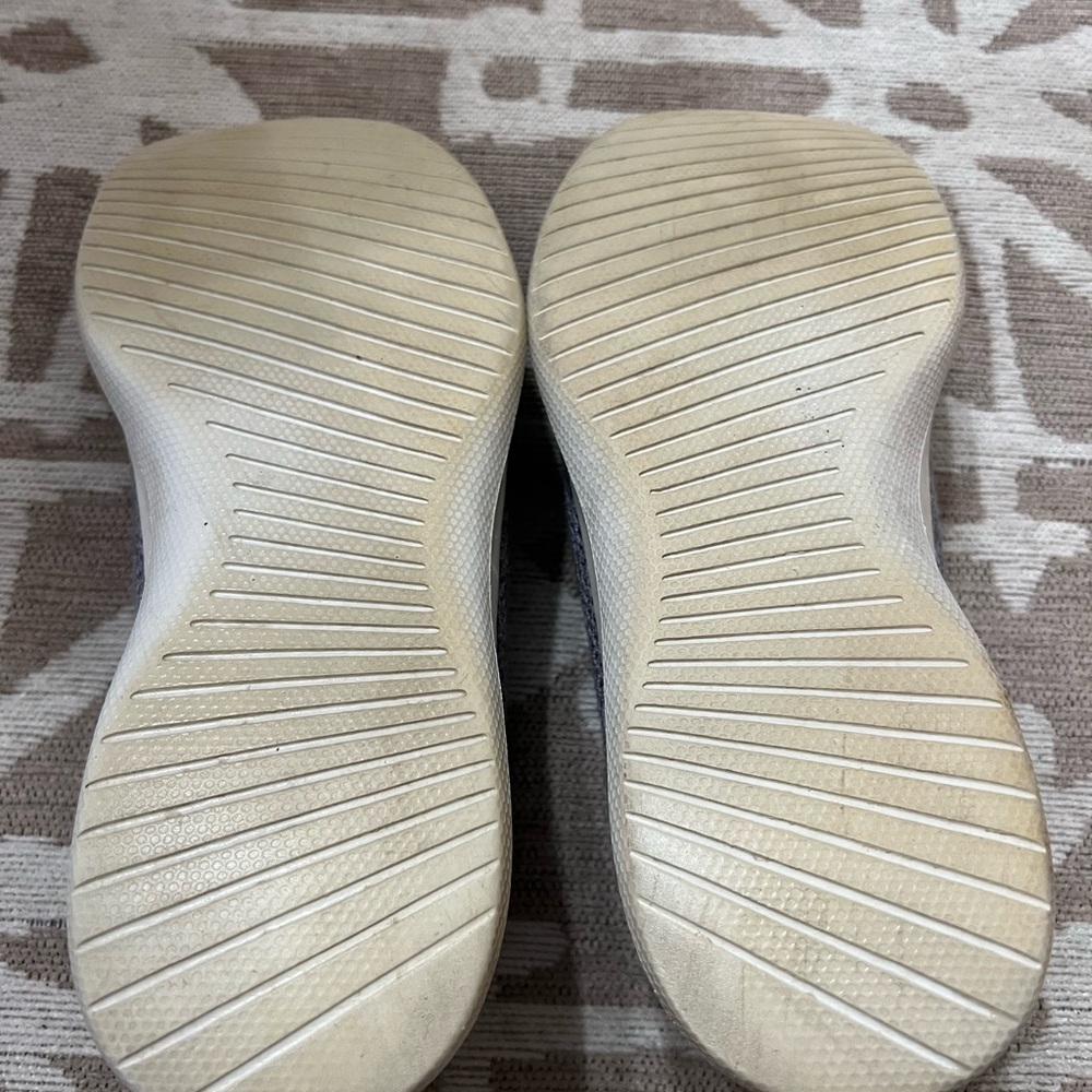 Women’s Allbird Tree Runners, size 8 - Picture 5 of 5